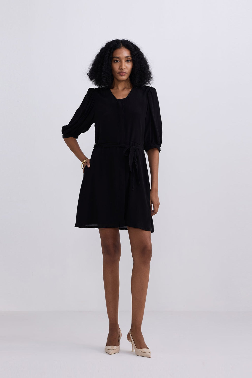 Short Dress with a Waist-tie in Black